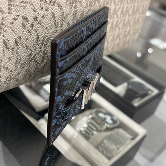 MICHAEL KORS
Reed Large Snakeskin Python Pattern Card Holder Case
Denim 
NWT - Picture 3 of 16